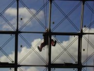 Höhenarbeiter bei der Montage am Lehrter Stadtbahnhof